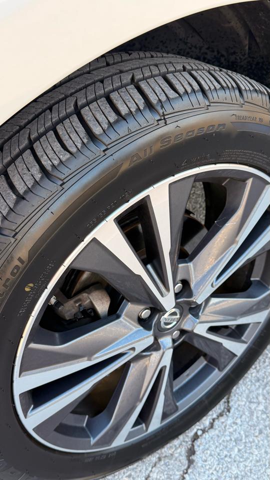 Nissan Pathfinder Platinum 4D SUV 4WD 2017