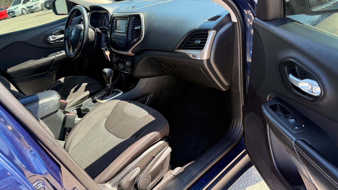 Jeep Cherokee Latitude FWD 2015