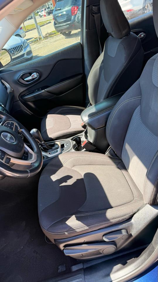 Jeep Cherokee Latitude FWD 2015