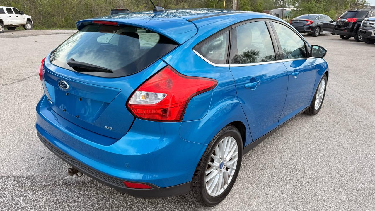 Ford Focus 4dr Sdn SEL 2012