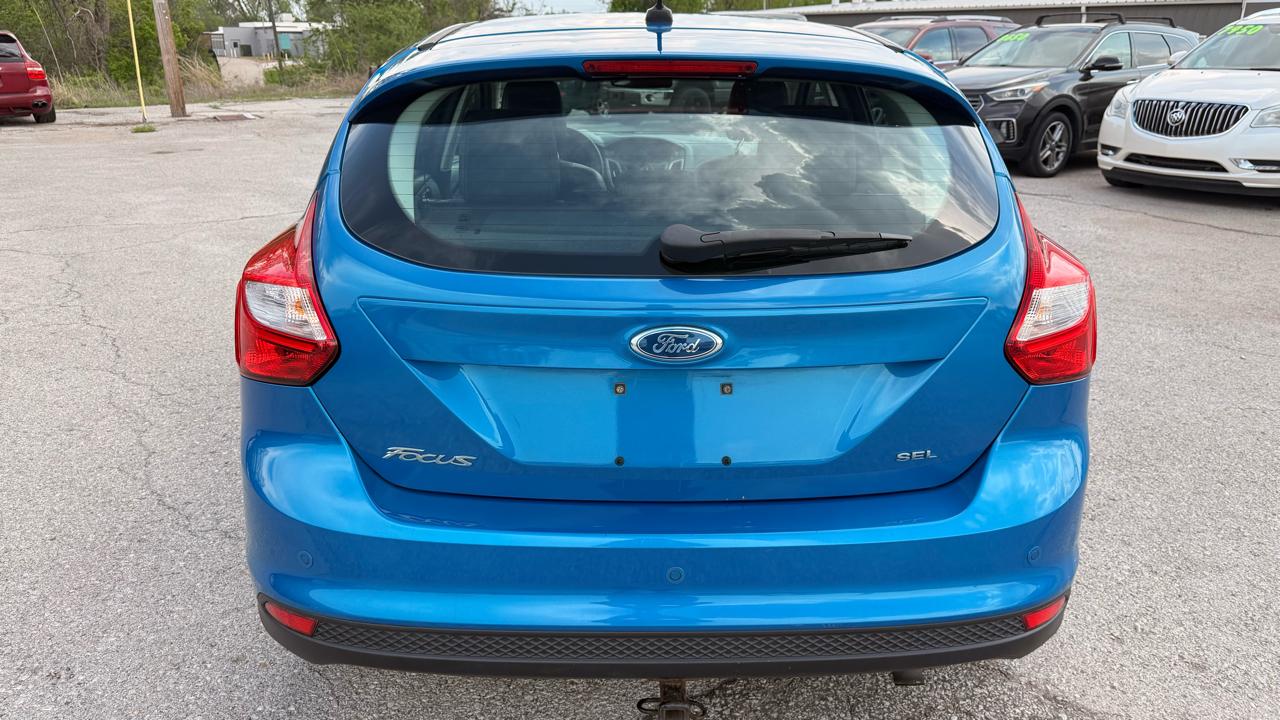 Ford Focus 4dr Sdn SEL 2012