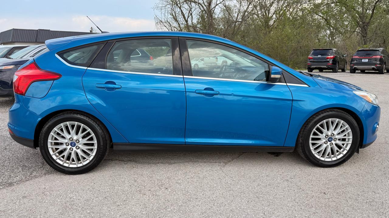 Ford Focus 4dr Sdn SEL 2012