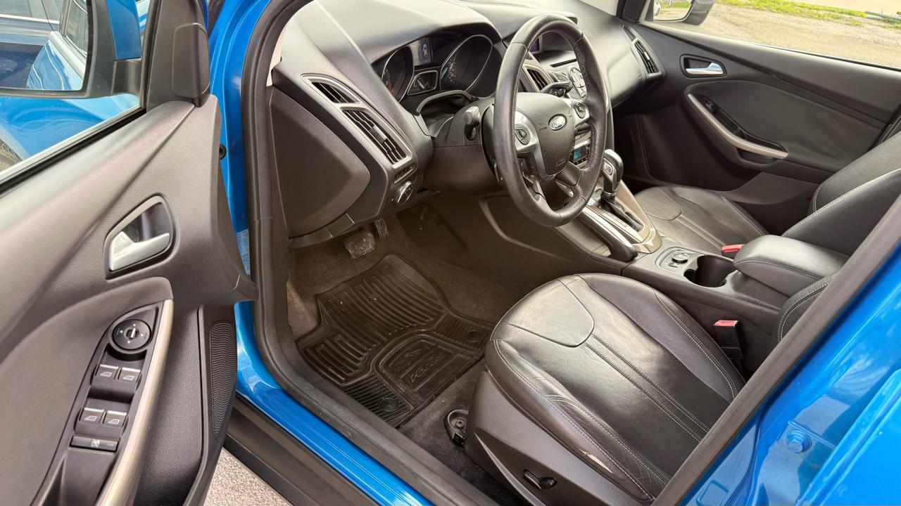 Ford Focus 4dr Sdn SEL 2012