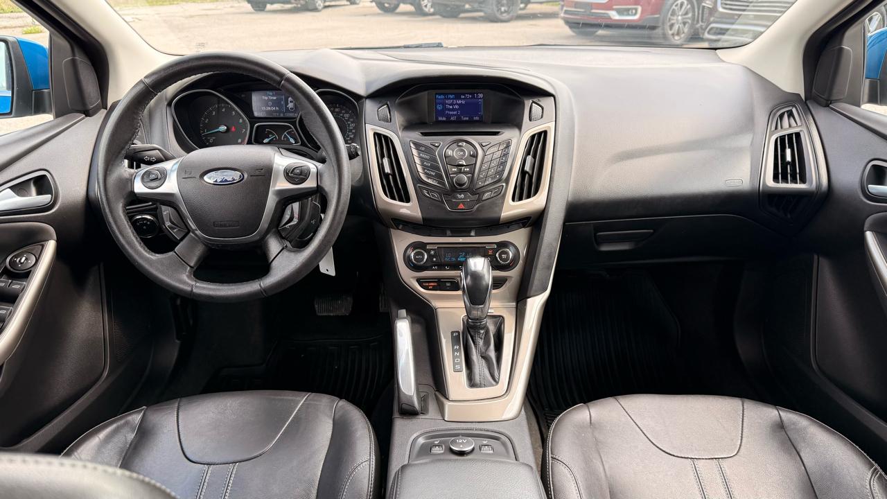 Ford Focus 4dr Sdn SEL 2012