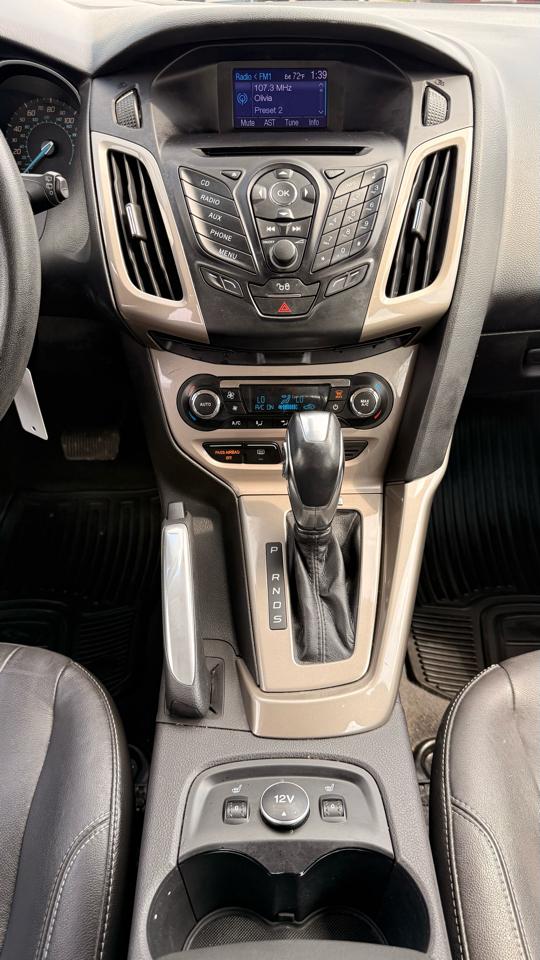 Ford Focus 4dr Sdn SEL 2012