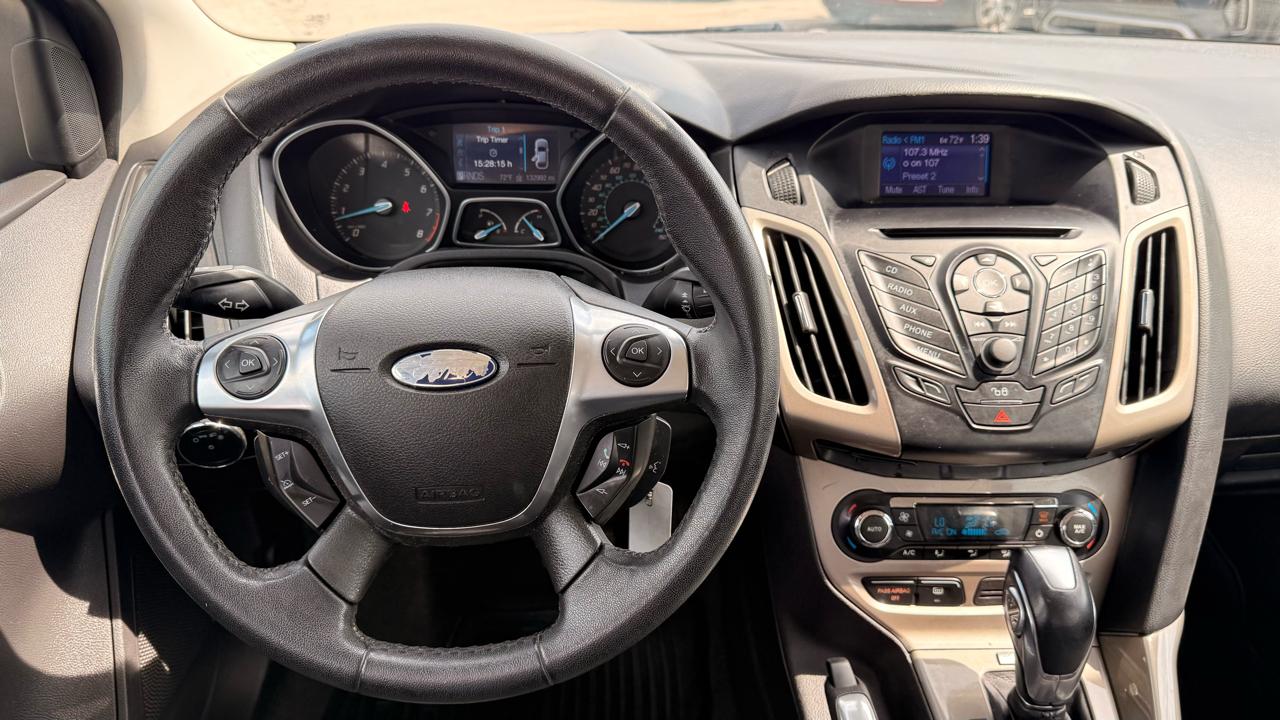 Ford Focus 4dr Sdn SEL 2012