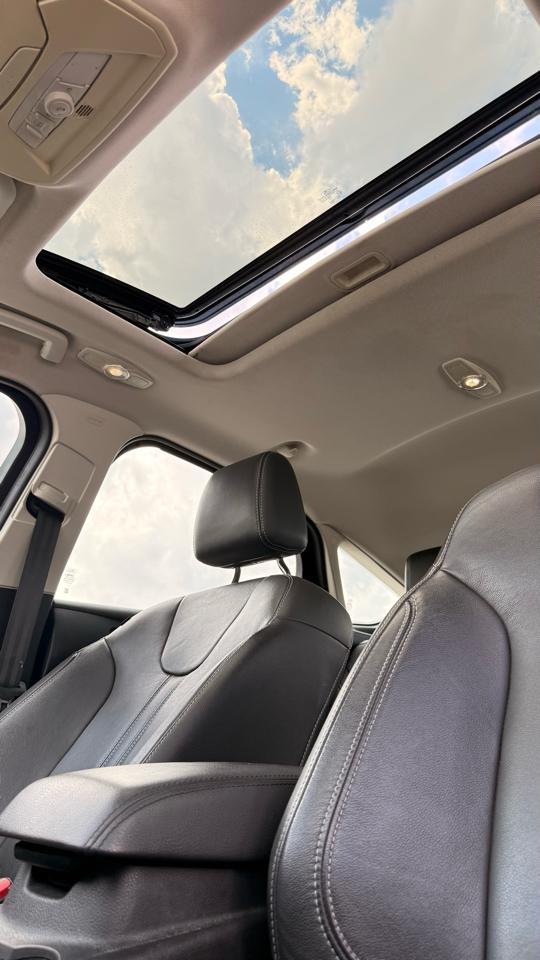 Ford Focus 4dr Sdn SEL 2012