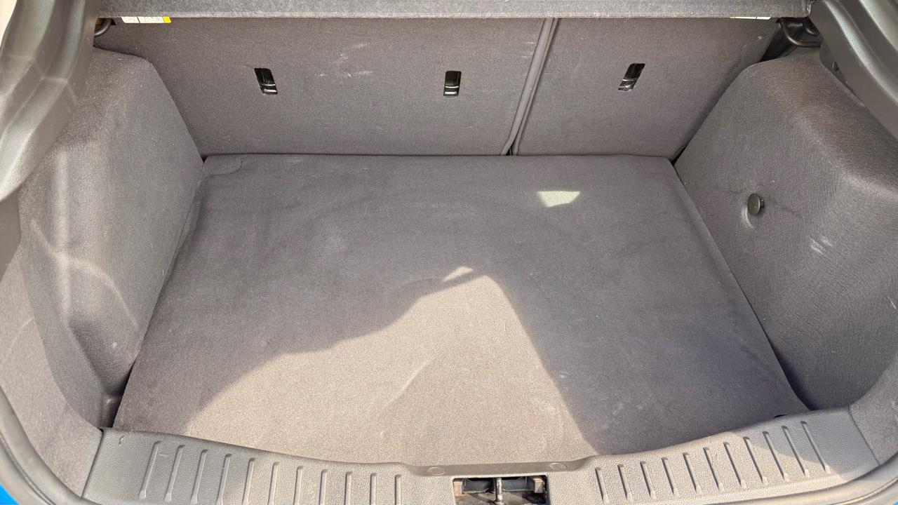 Ford Focus 4dr Sdn SEL 2012