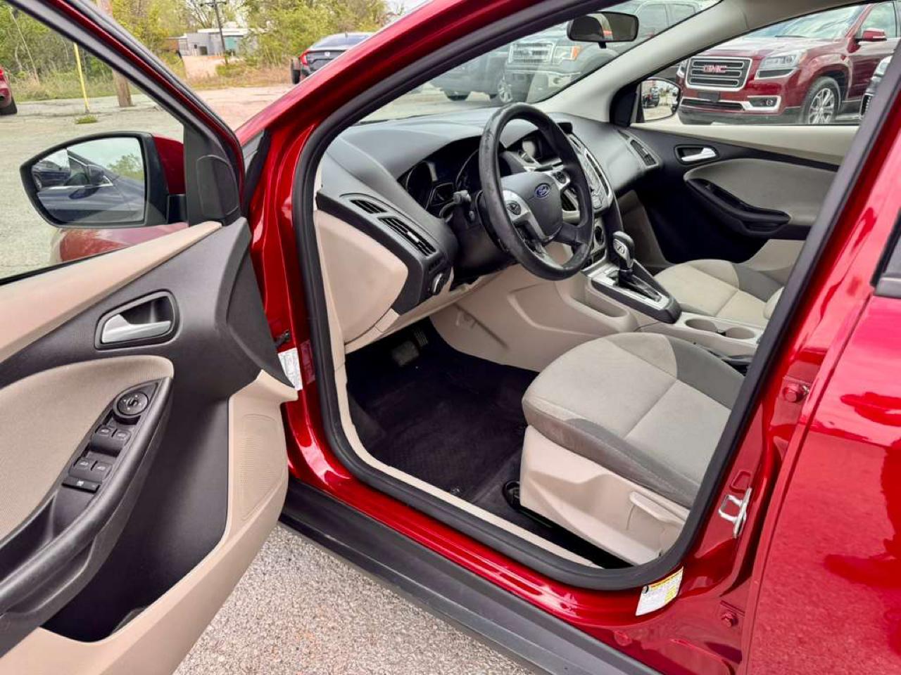 Ford Focus 4dr Sdn SE 2014