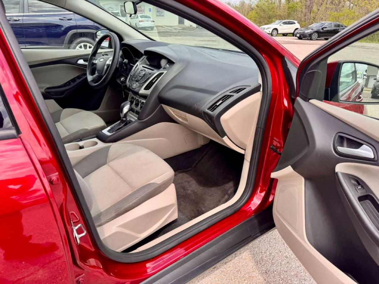 Ford Focus 4dr Sdn SE 2014