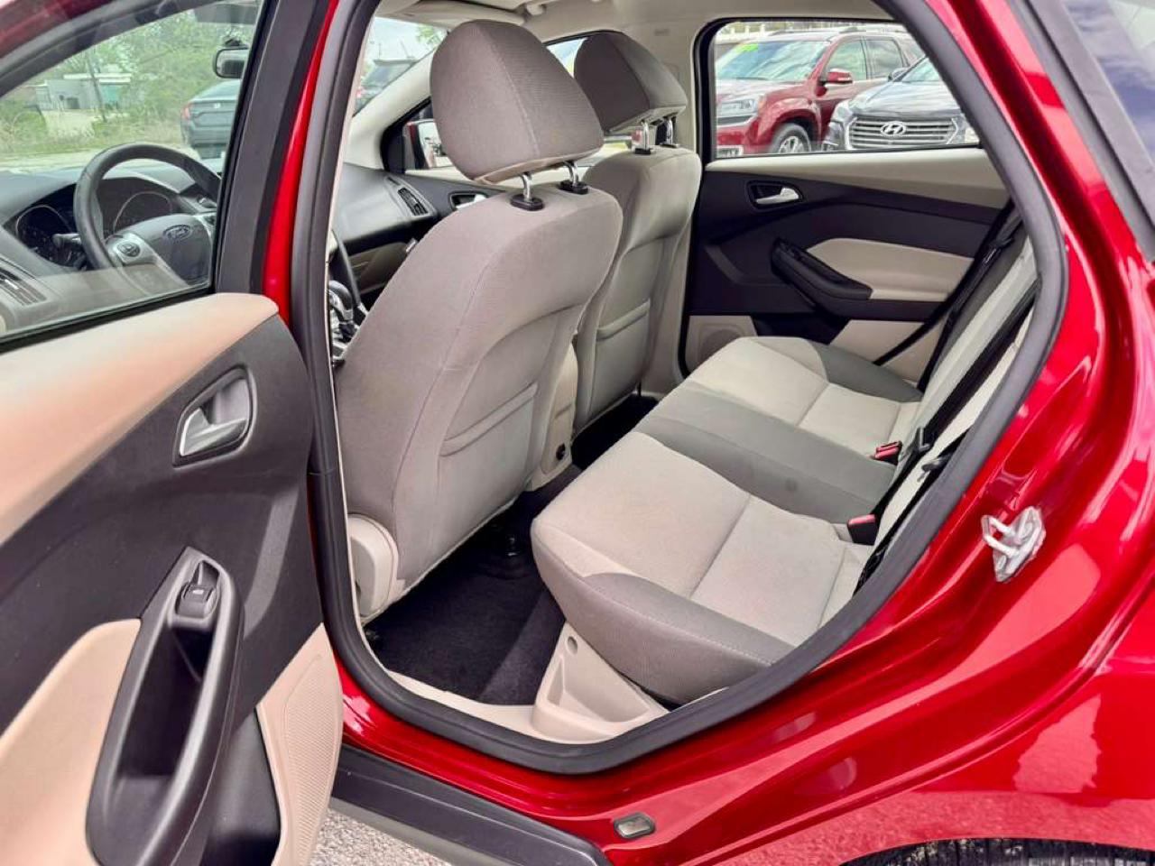 Ford Focus 4dr Sdn SE 2014