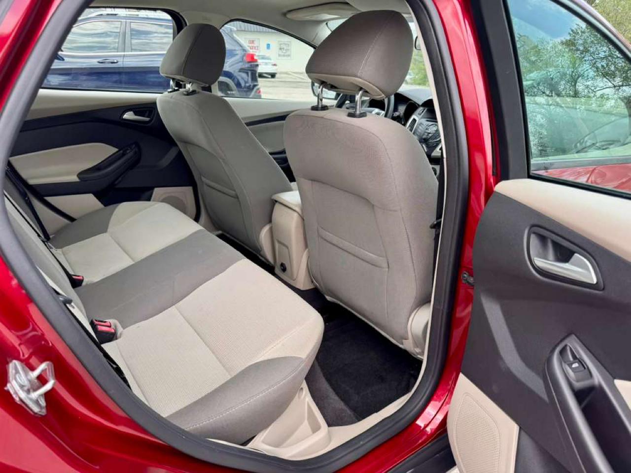 Ford Focus 4dr Sdn SE 2014