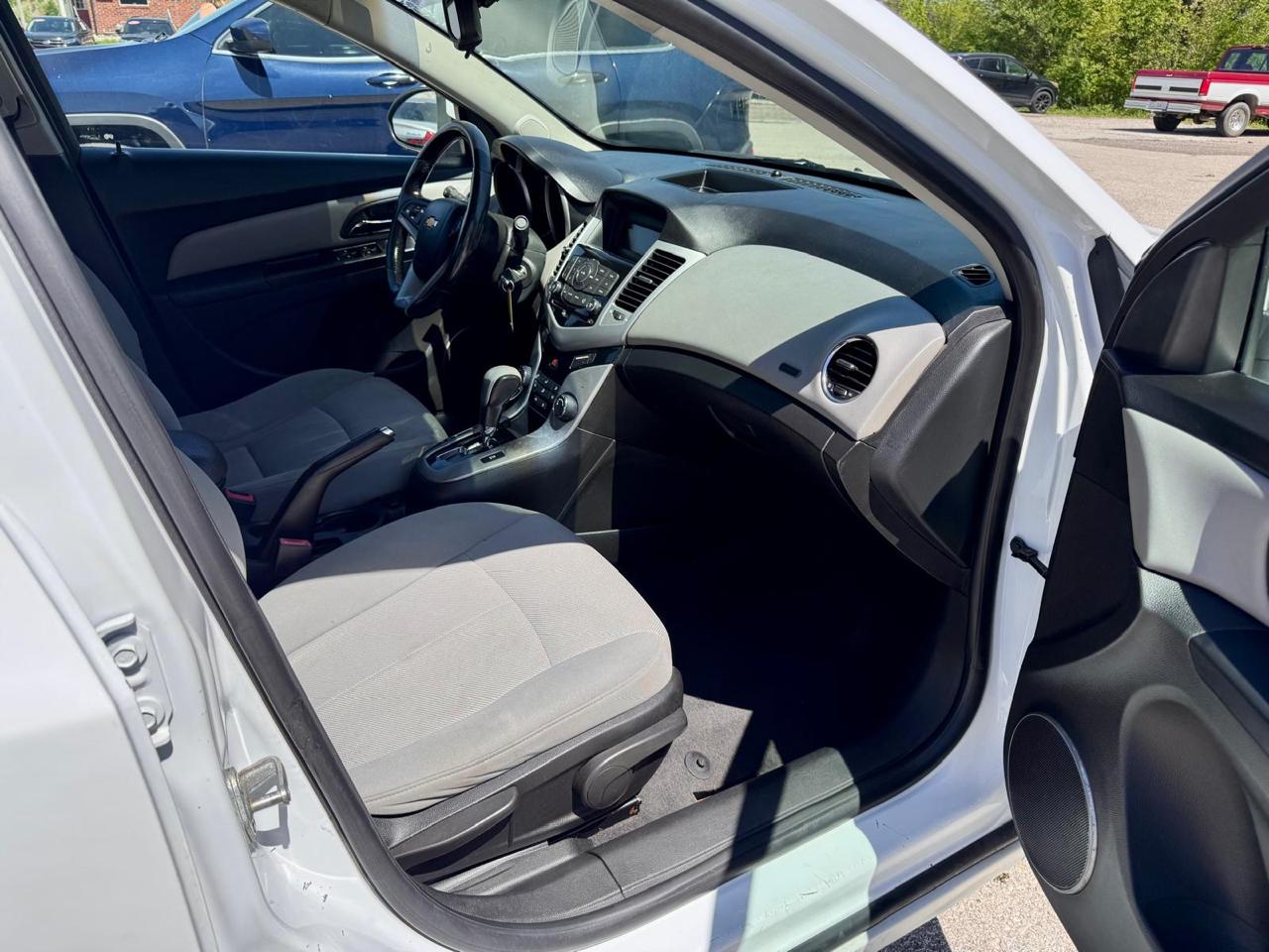 Chevrolet Cruze 4dr Sdn LT w/1LT 2011