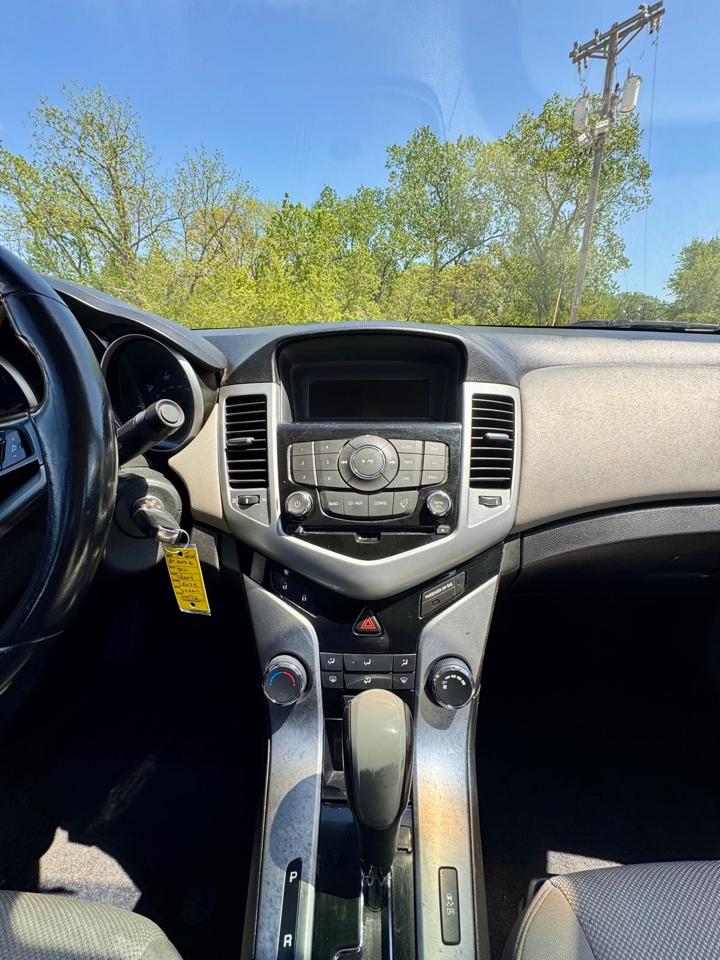 Chevrolet Cruze 4dr Sdn LT w/1LT 2011