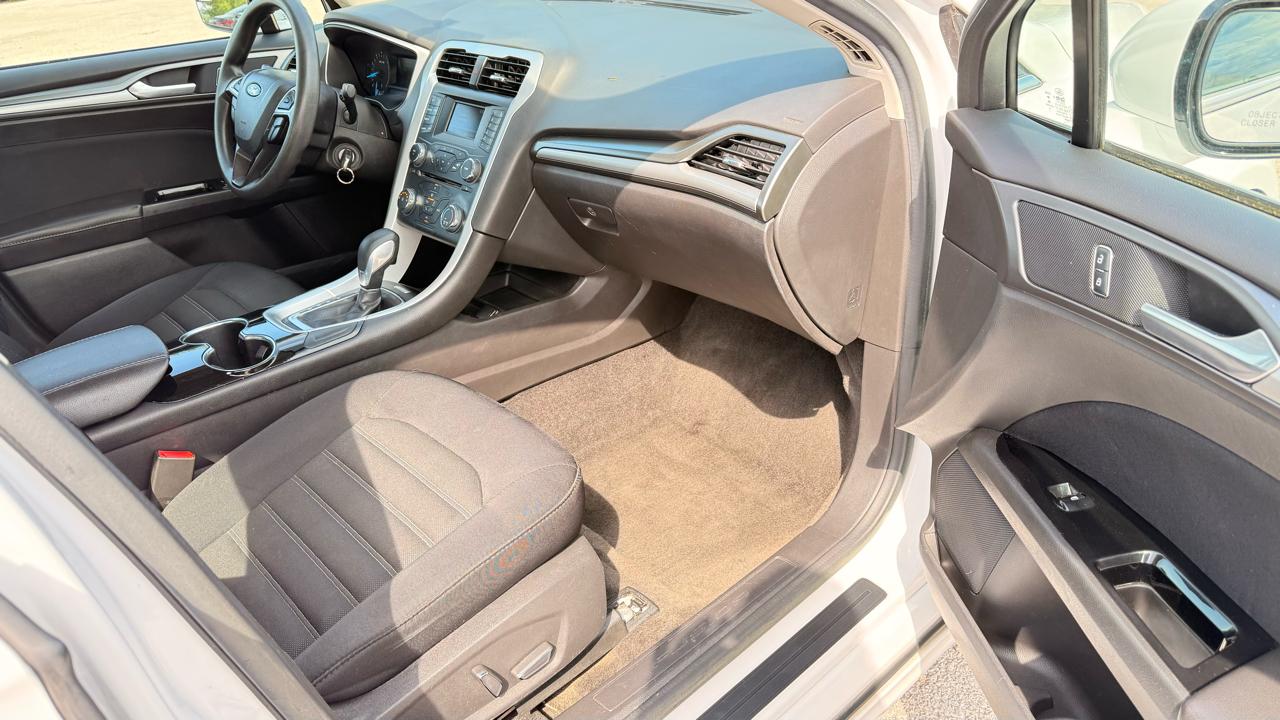 Ford Fusion 4dr Sdn I4 SE 2015