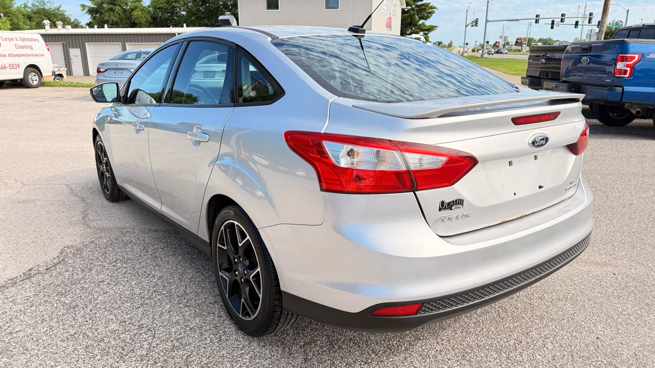 Ford Focus 4dr Sdn SE 2012