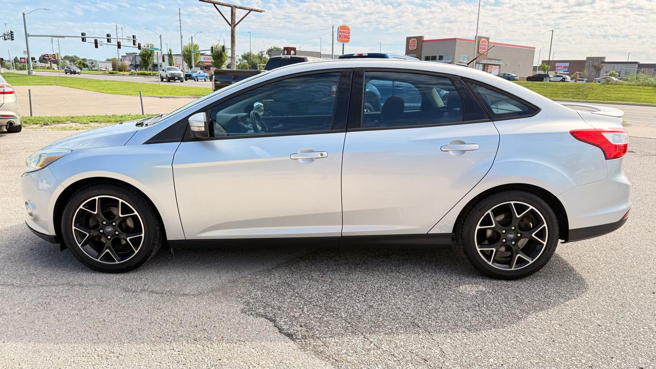 Ford Focus 4dr Sdn SE 2012