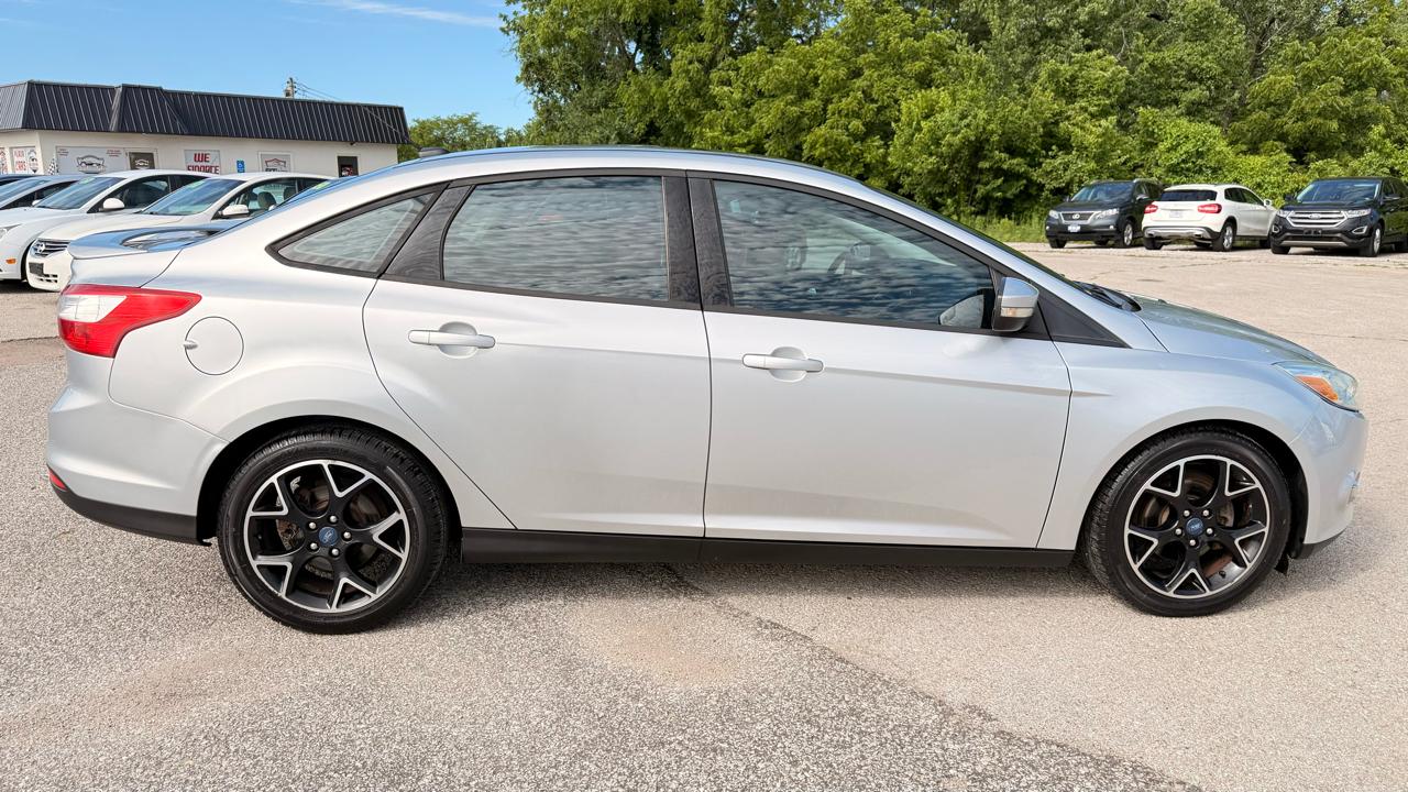 Ford Focus 4dr Sdn SE 2012