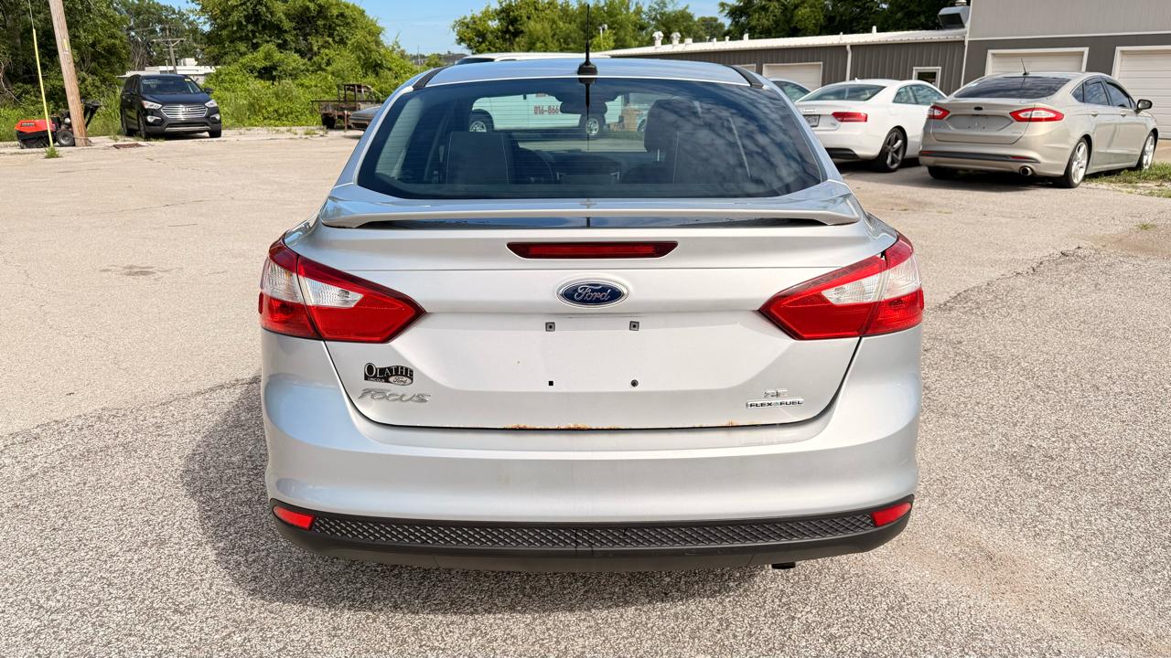Ford Focus 4dr Sdn SE 2012