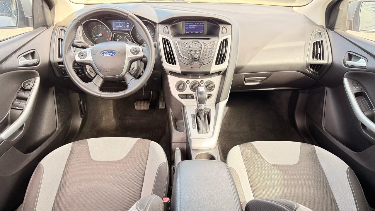 Ford Focus 4dr Sdn SE 2012