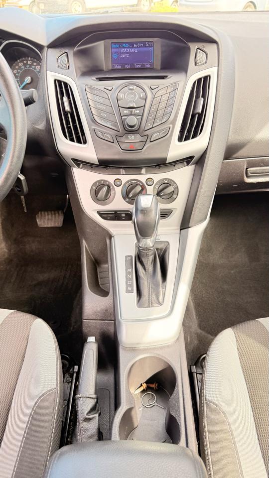 Ford Focus 4dr Sdn SE 2012