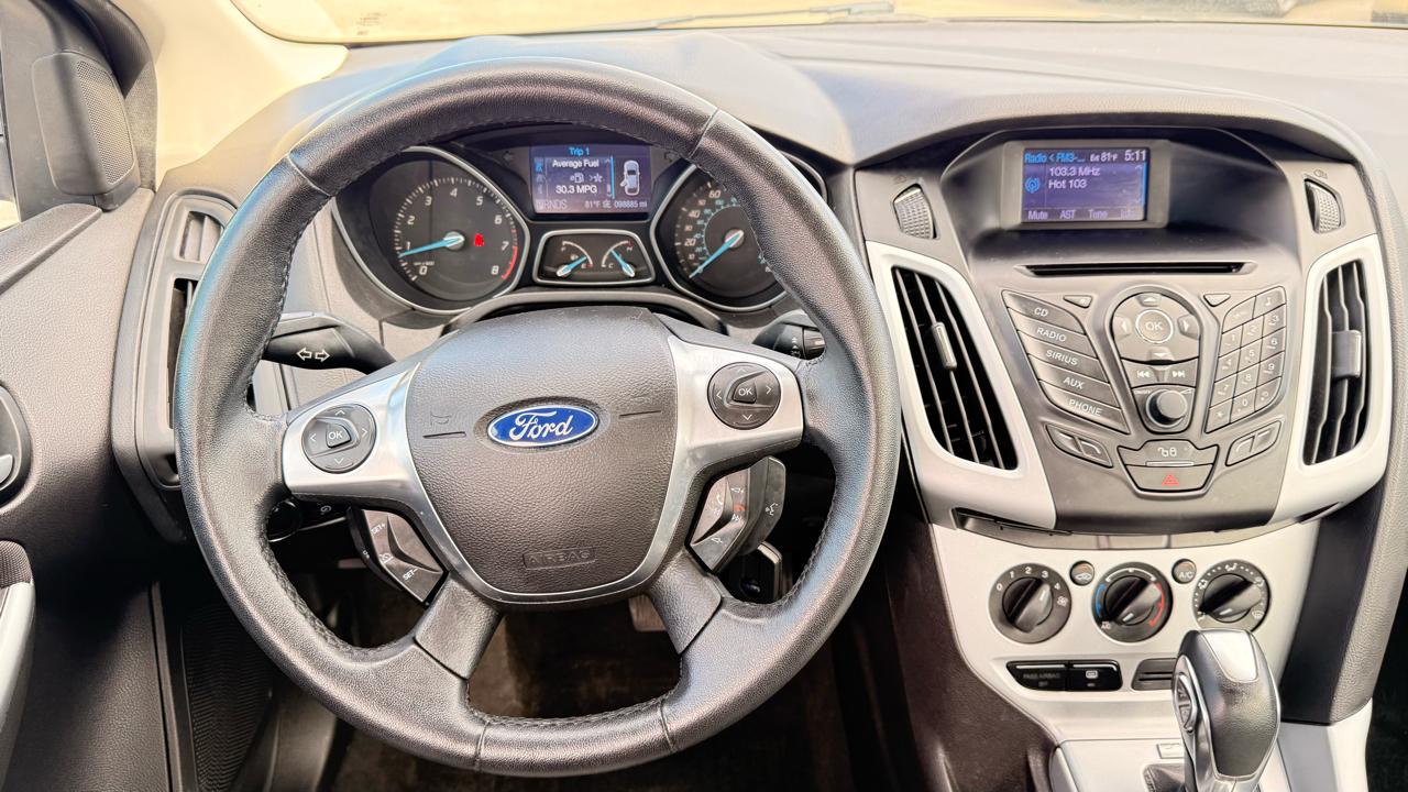 Ford Focus 4dr Sdn SE 2012