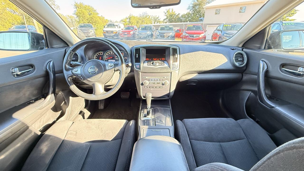 Nissan Maxima 4dr Sdn 3.5 S 2012