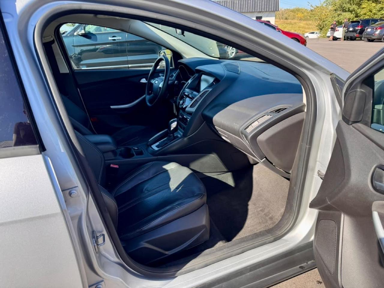 Ford Focus 4dr Sdn SE 2013