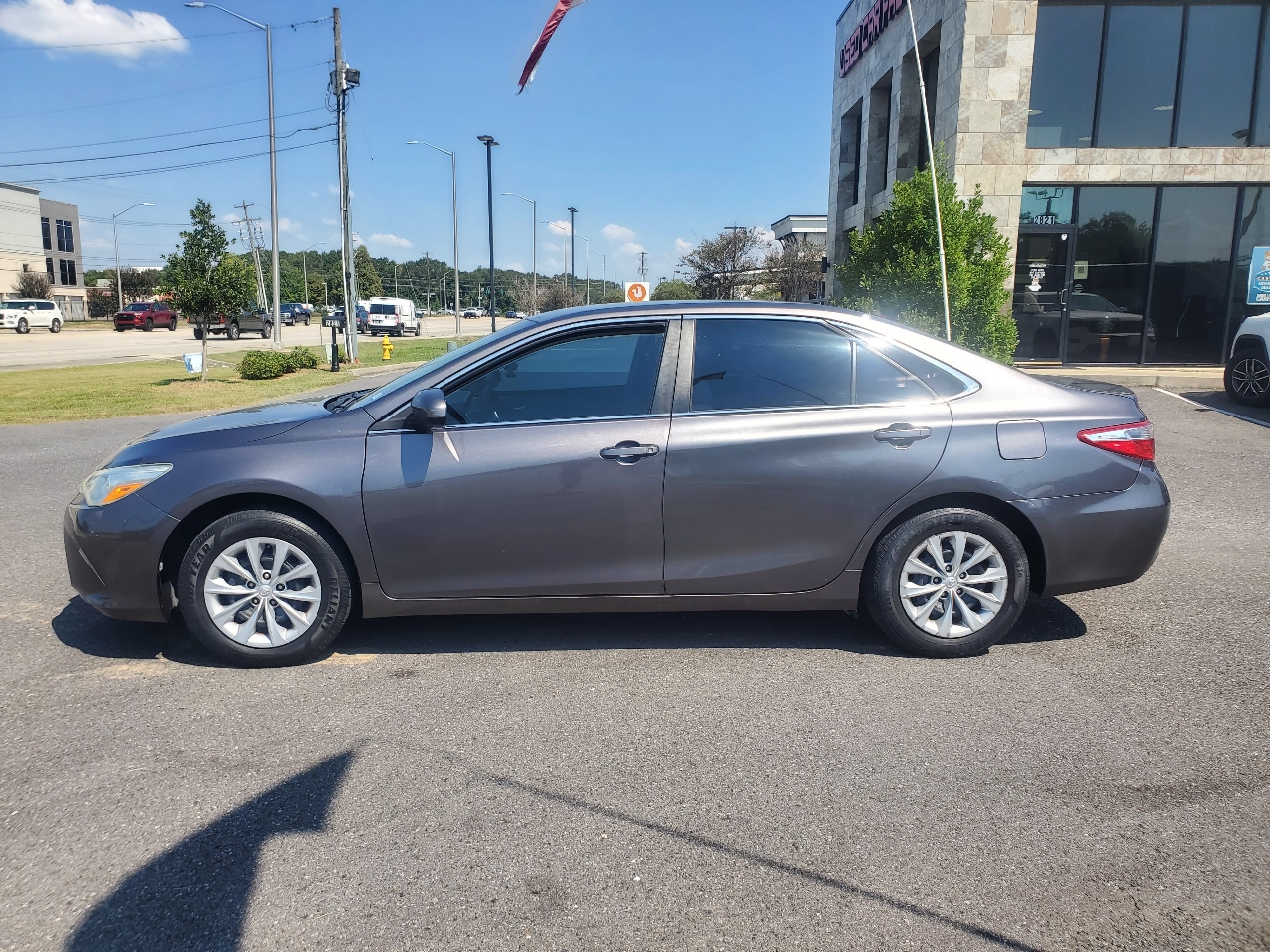 Toyota Camry LE Auto (Natl) 2017