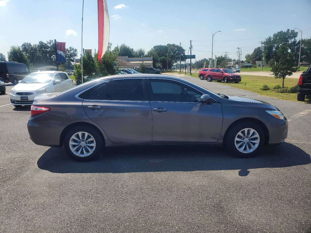 Toyota Camry LE Auto (Natl) 2017