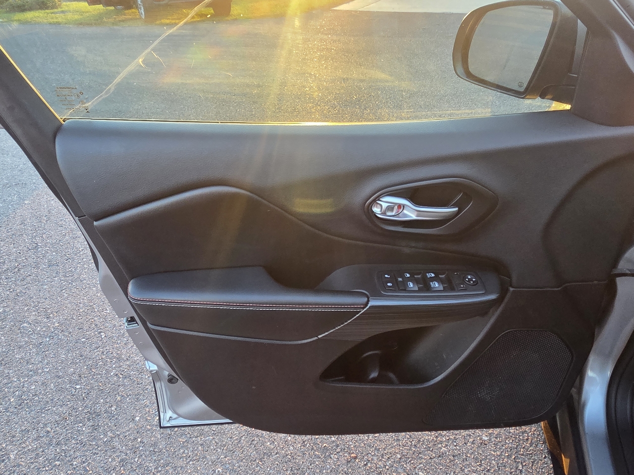 Jeep Cherokee FWD 4dr 75th Anniversary 2016