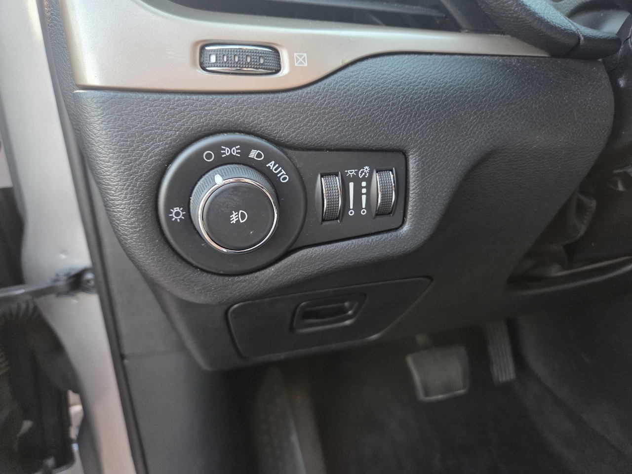 Jeep Cherokee FWD 4dr 75th Anniversary 2016