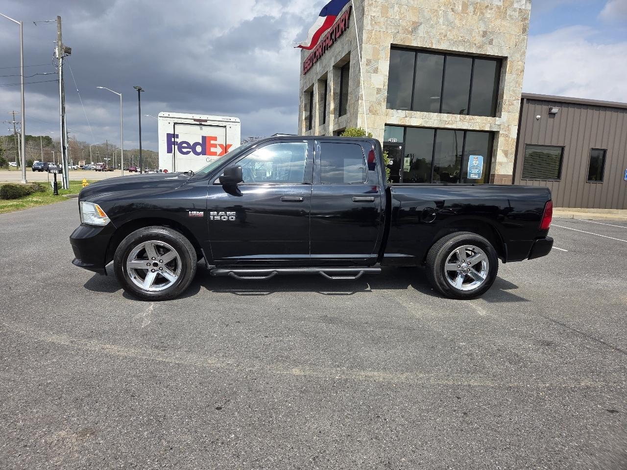 RAM 1500 2WD Quad Cab 140.5" Express 2013