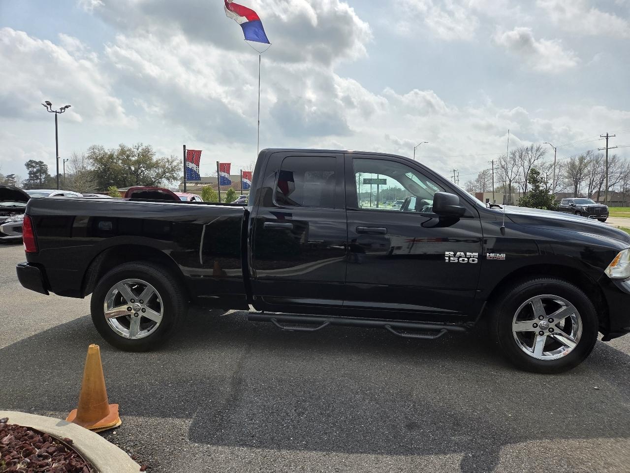 RAM 1500 2WD Quad Cab 140.5" Express 2013