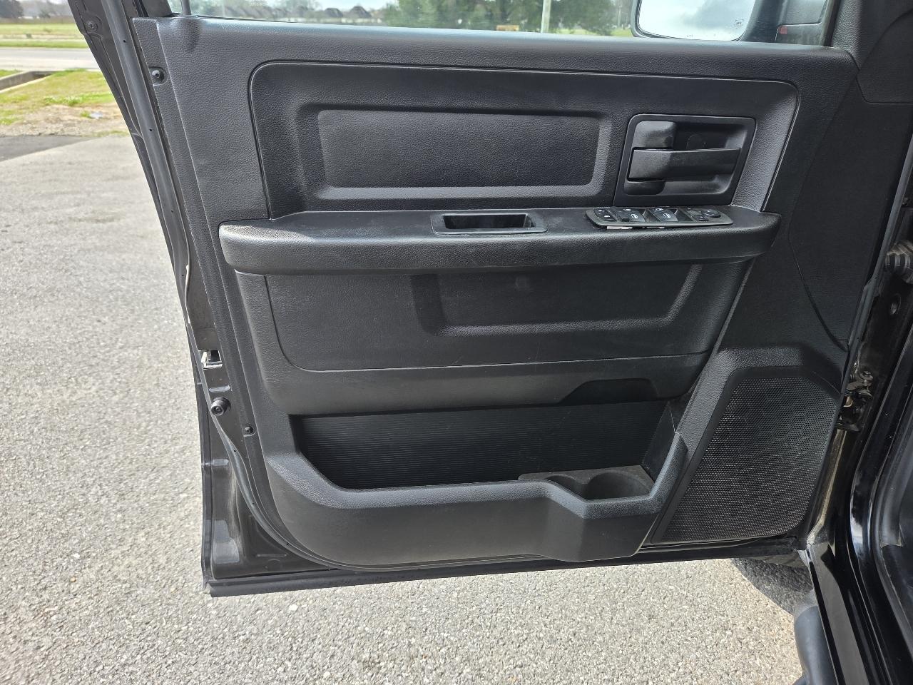 RAM 1500 2WD Quad Cab 140.5" Express 2013