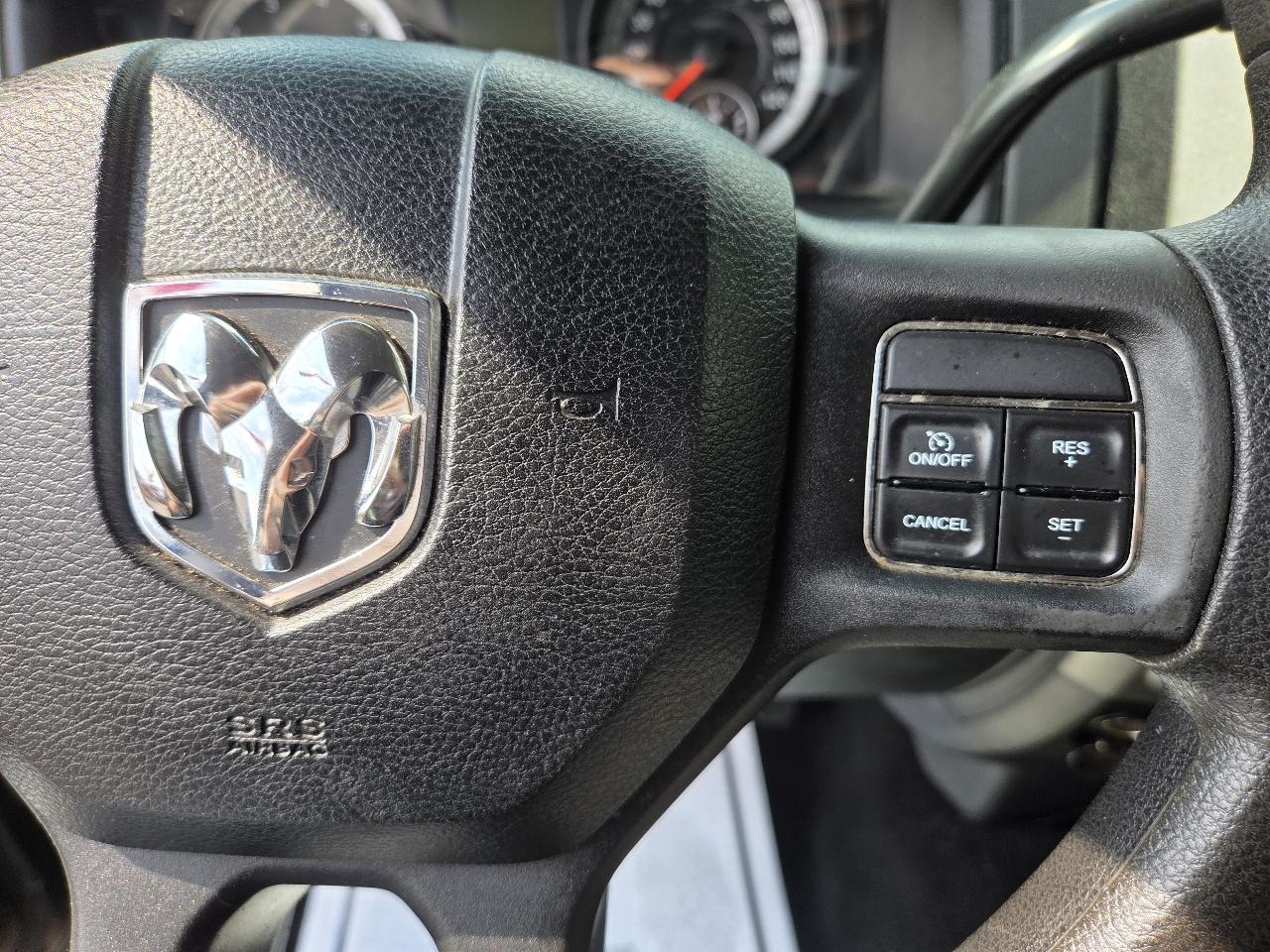 RAM 1500 2WD Quad Cab 140.5" Express 2013