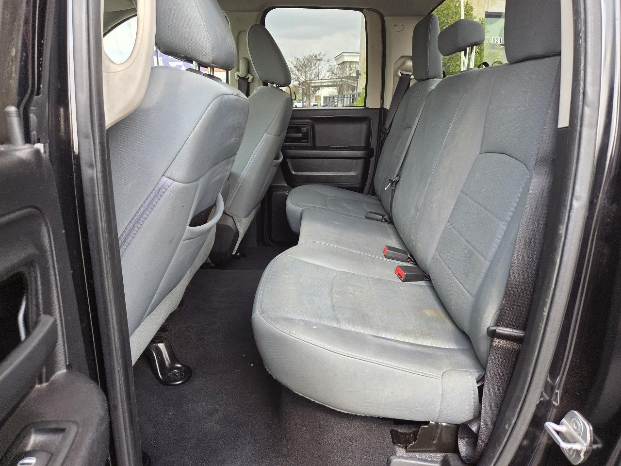 RAM 1500 2WD Quad Cab 140.5" Express 2013