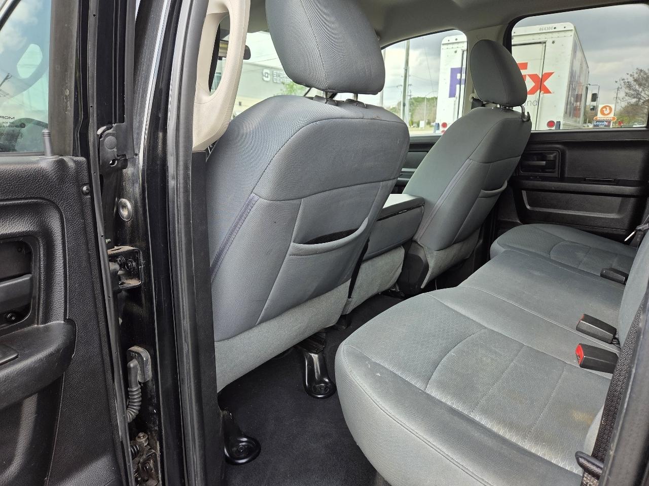 RAM 1500 2WD Quad Cab 140.5" Express 2013