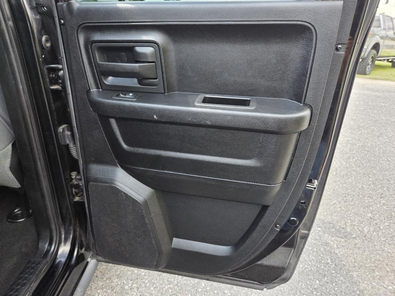 RAM 1500 2WD Quad Cab 140.5" Express 2013