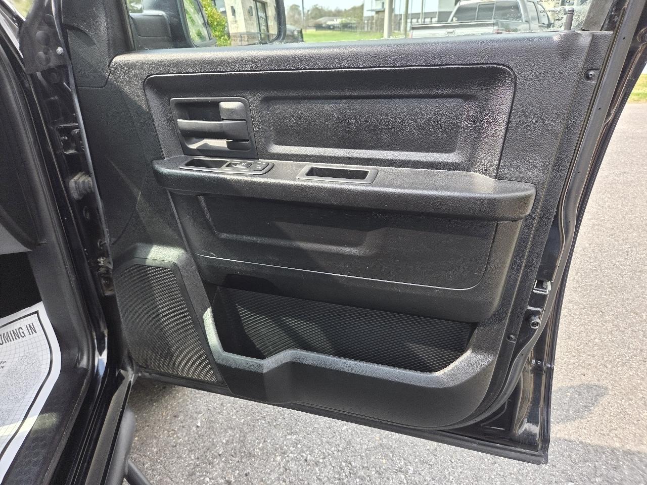 RAM 1500 2WD Quad Cab 140.5" Express 2013