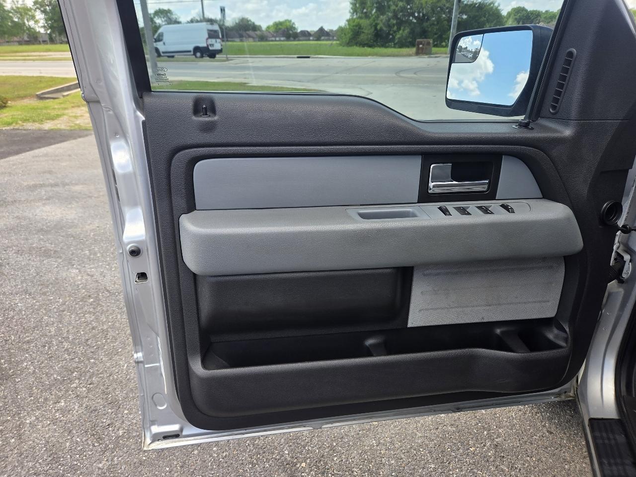 Ford F-150 2WD SuperCrew 145" XLT 2014