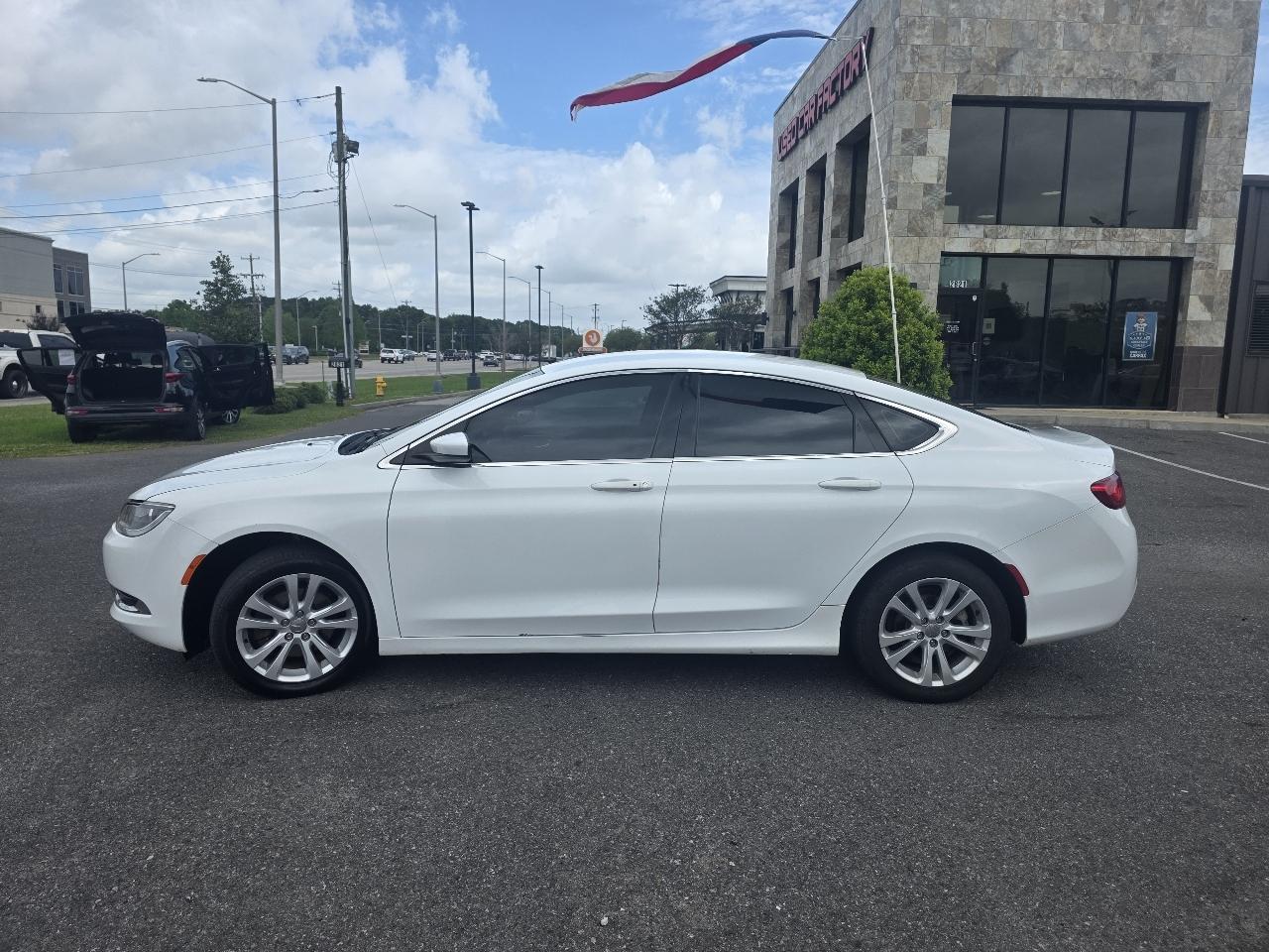 Chrysler 200 4dr Sdn Limited FWD 2016