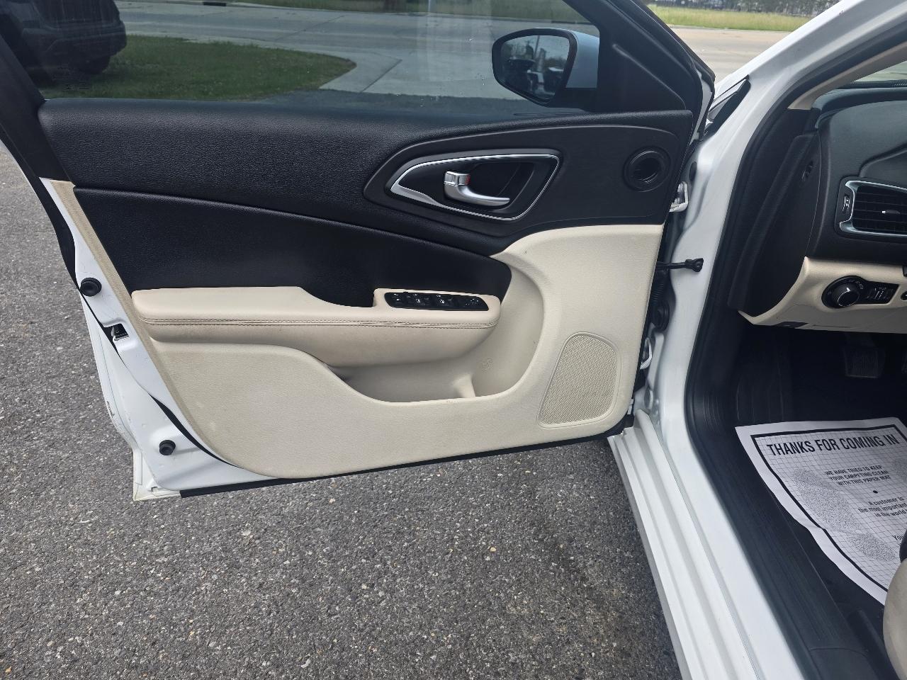 Chrysler 200 4dr Sdn Limited FWD 2016