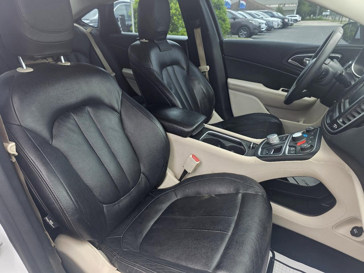 Chrysler 200 4dr Sdn Limited FWD 2016