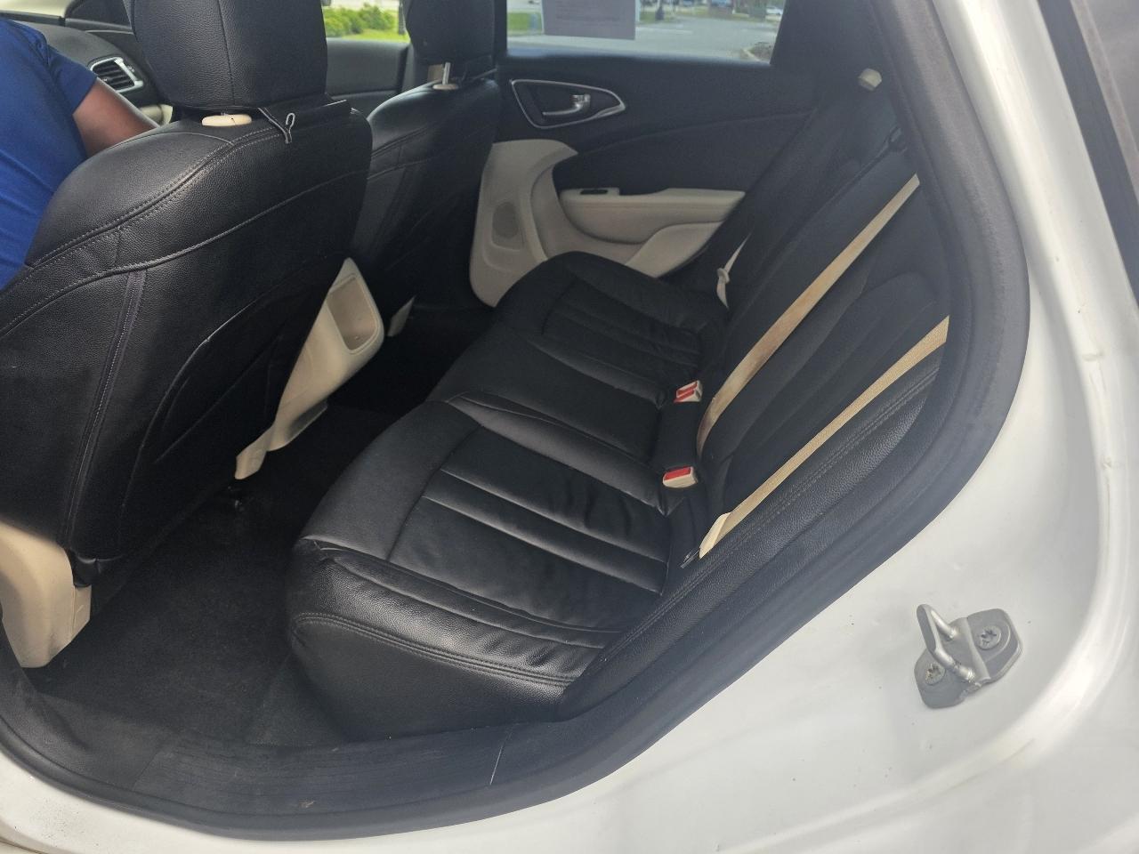 Chrysler 200 4dr Sdn Limited FWD 2016