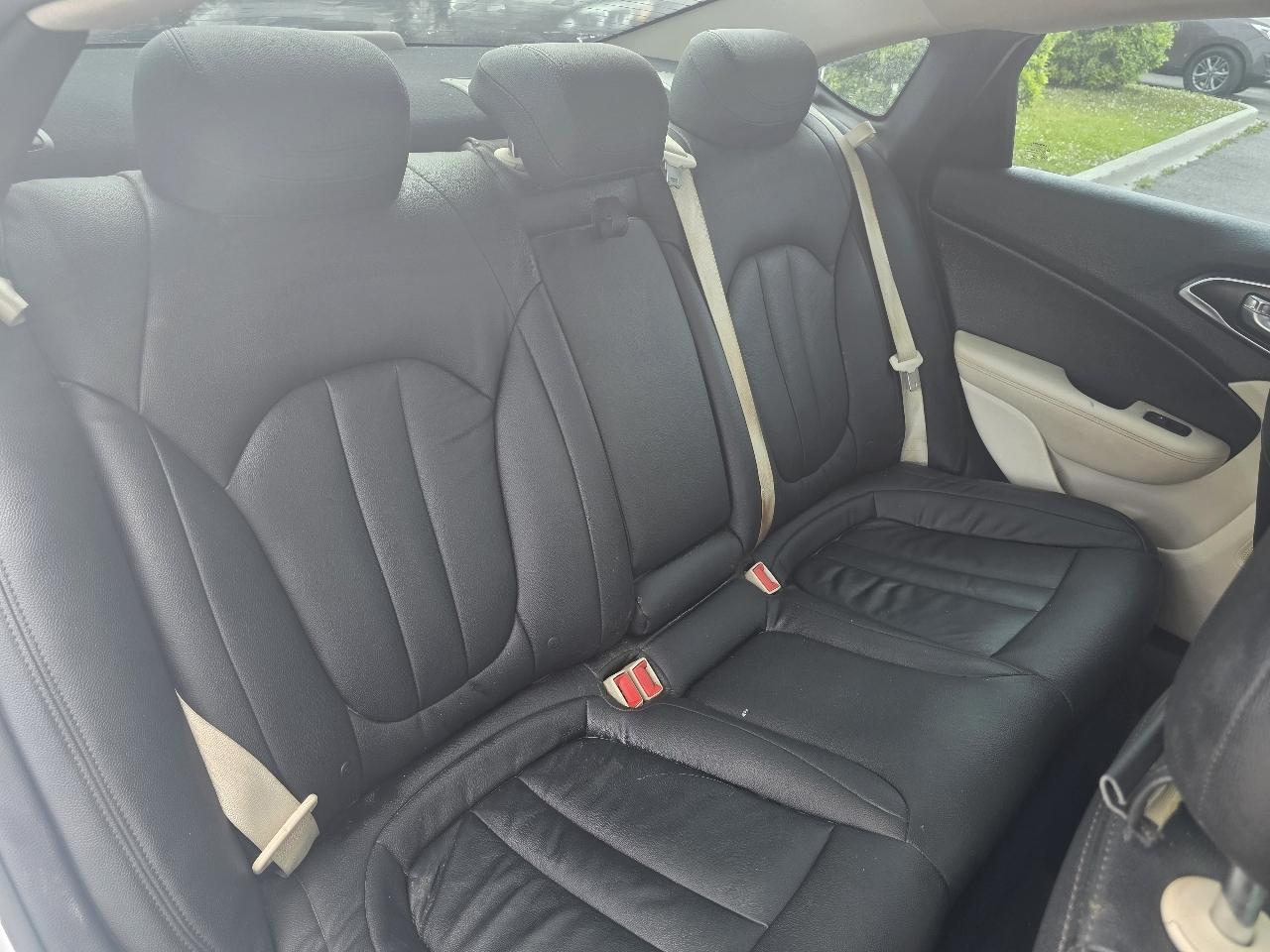 Chrysler 200 4dr Sdn Limited FWD 2016