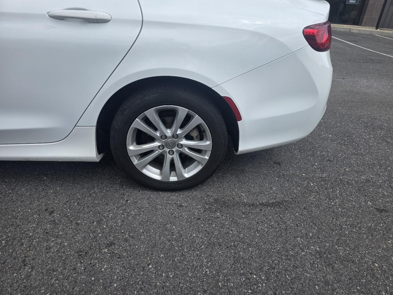 Chrysler 200 4dr Sdn Limited FWD 2016