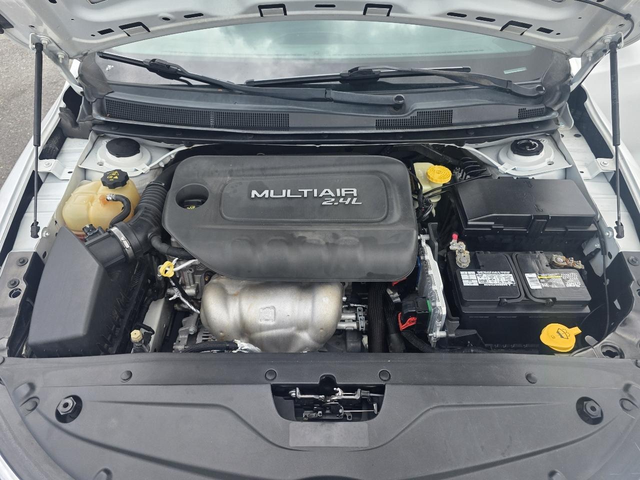 Chrysler 200 4dr Sdn Limited FWD 2016