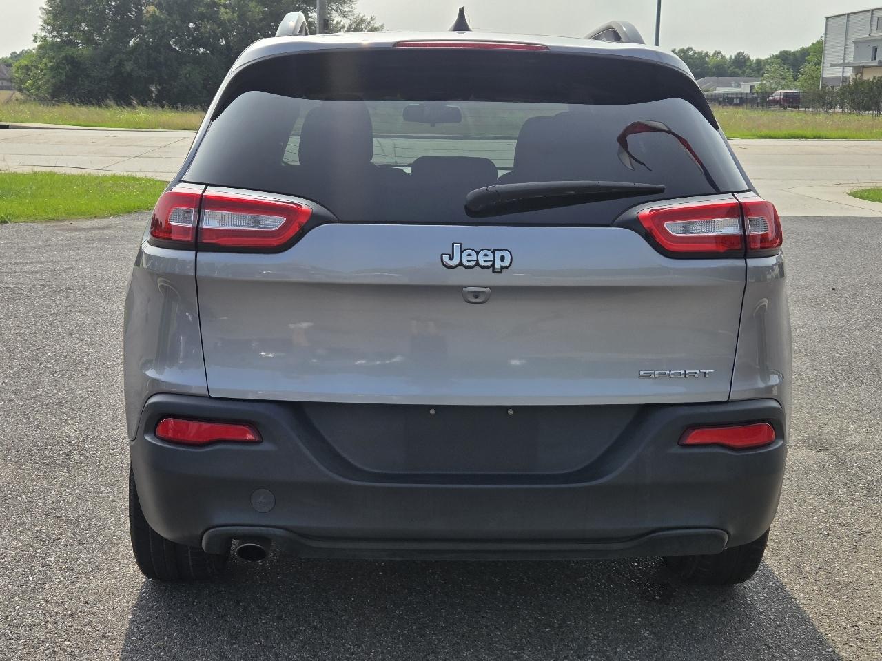Jeep Cherokee FWD 4dr Sport 2016