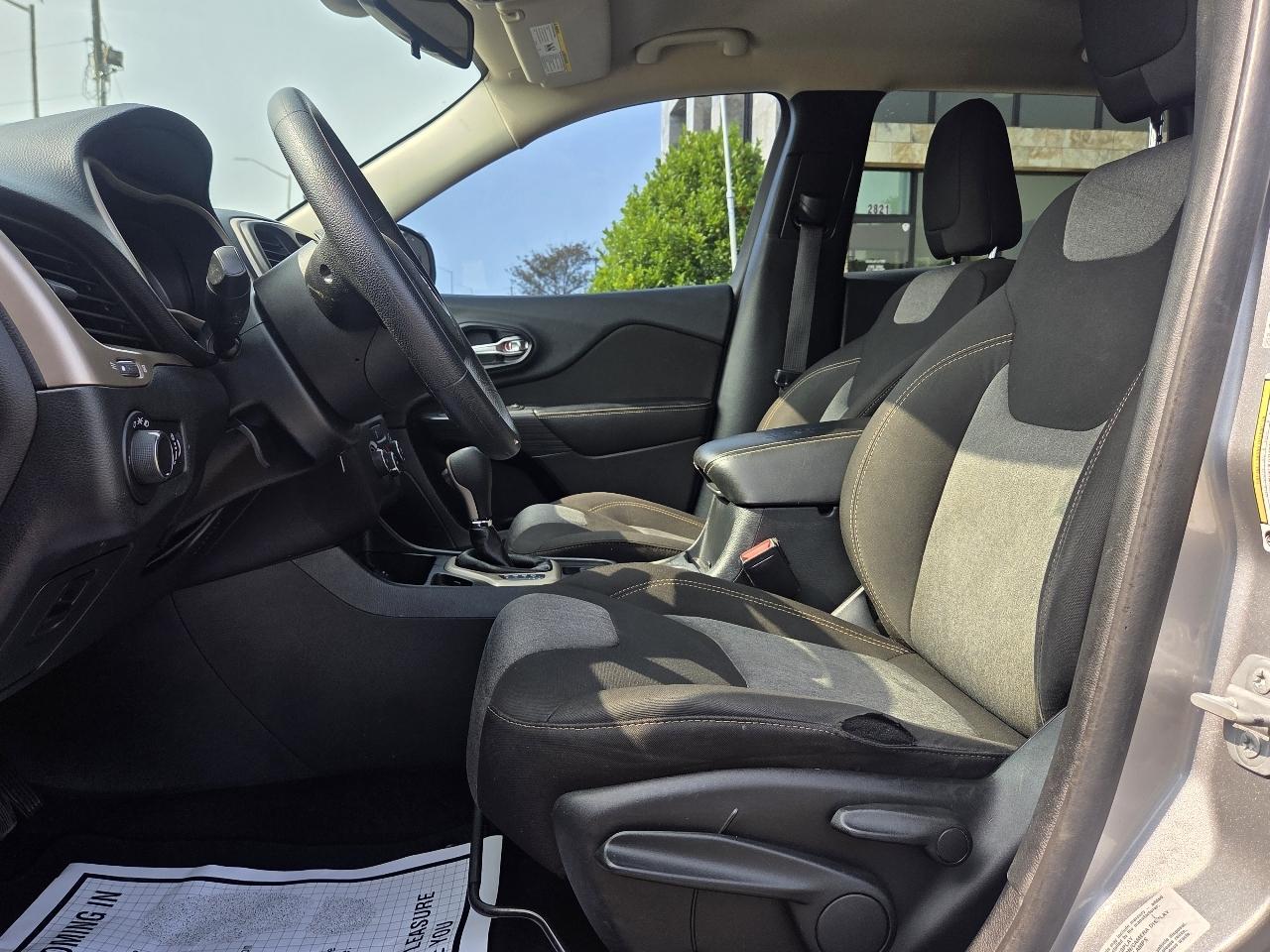 Jeep Cherokee FWD 4dr Sport 2016